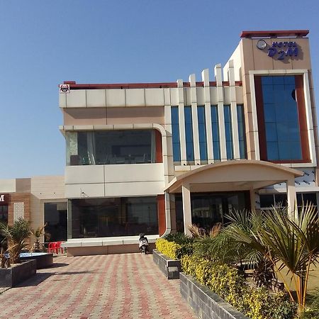 Hotel D2M Mansa ภายนอก รูปภาพ