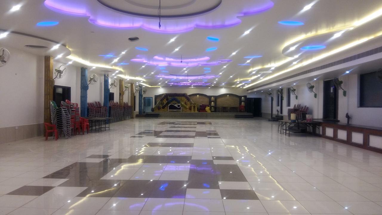 Hotel D2M Mansa ภายนอก รูปภาพ