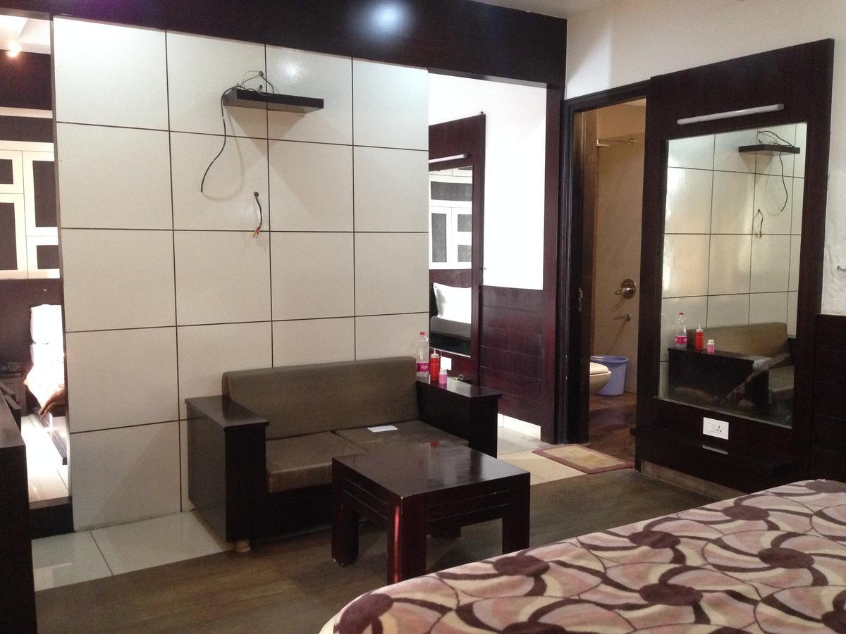 Hotel D2M Mansa ภายนอก รูปภาพ