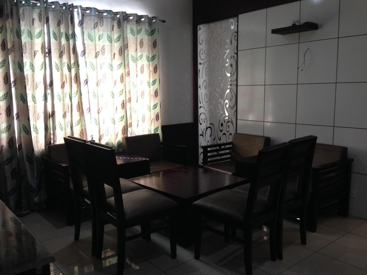 Hotel D2M Mansa ภายนอก รูปภาพ