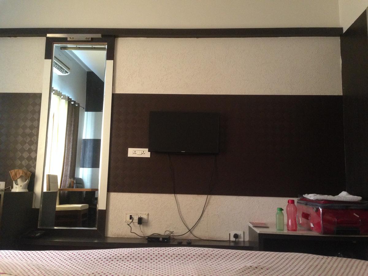 Hotel D2M Mansa ภายนอก รูปภาพ