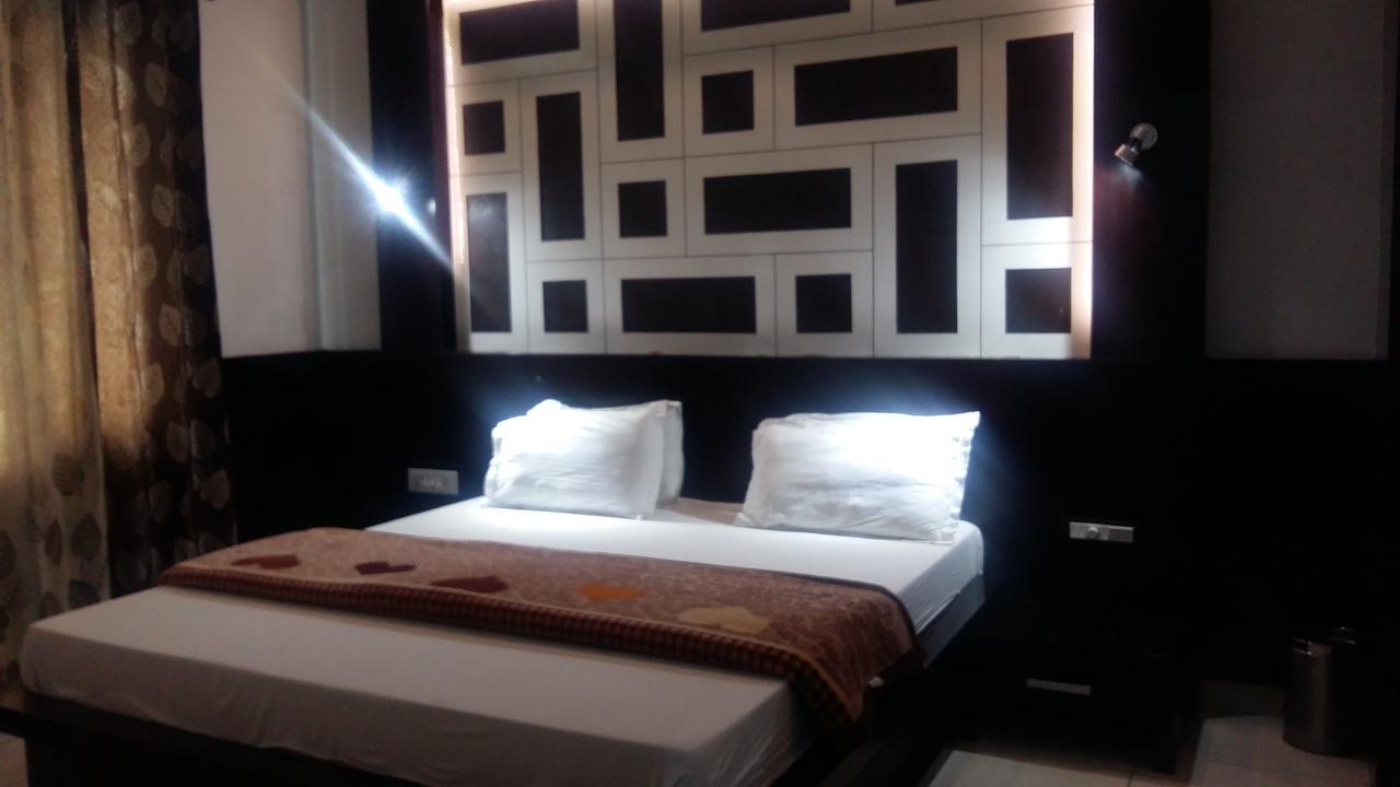Hotel D2M Mansa ภายนอก รูปภาพ