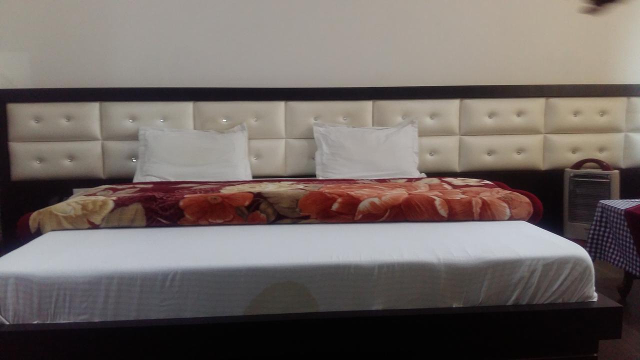Hotel D2M Mansa ภายนอก รูปภาพ