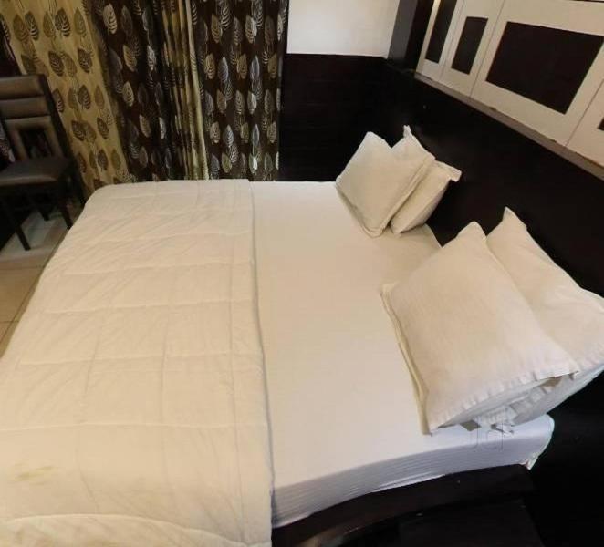Hotel D2M Mansa ภายนอก รูปภาพ